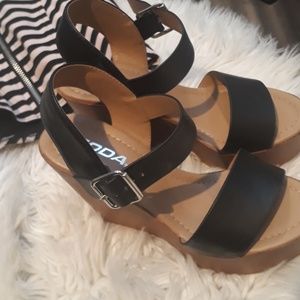 Black and brown wedges